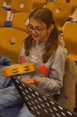 Amelie (Stimme und Percussion)