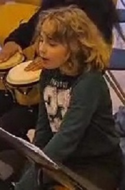 Franziska (Stimme und Percussion)